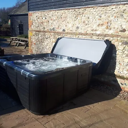 Marshlands House, Sleeps 16 - Country Barn With Hot Tub Villa Woodbridge Exterior photo