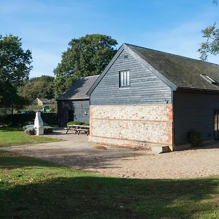 Marshlands House, Sleeps 16 - Country Barn With Hot Tub Villa Woodbridge Exterior photo