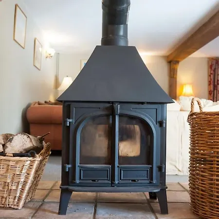 Marshlands House, Sleeps 16 - Country Barn With Hot Tub Villa Woodbridge Exterior photo