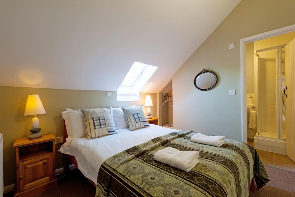 Holiday home Marshlands House, Sleeps 16 - Country Barn With Hot Tub *