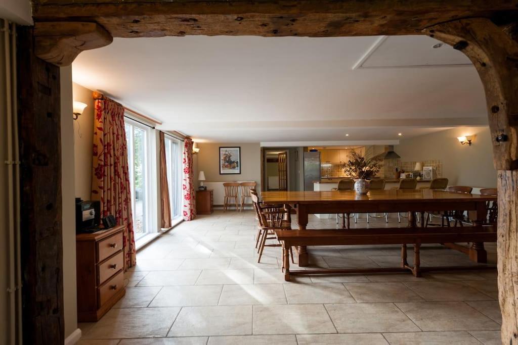 Holiday home Marshlands House, Sleeps 16 - Country Barn With Hot Tub Woodbridge