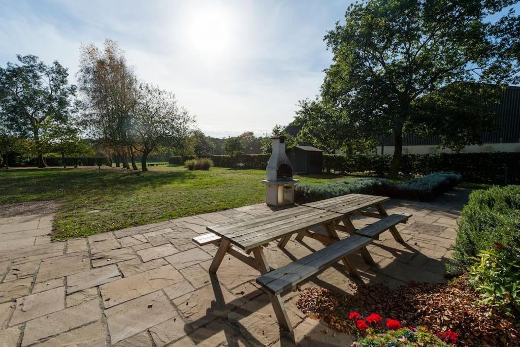 Holiday home Marshlands House, Sleeps 16 - Country Barn With Hot Tub