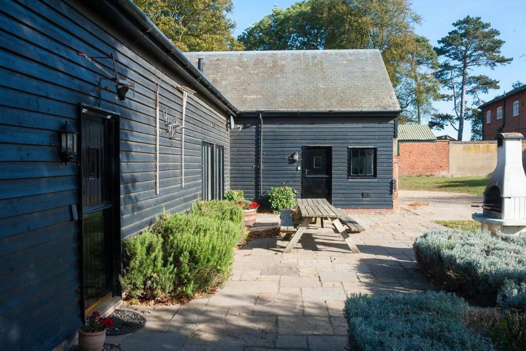 Holiday home Marshlands House, Sleeps 16 - Country Barn With Hot Tub *