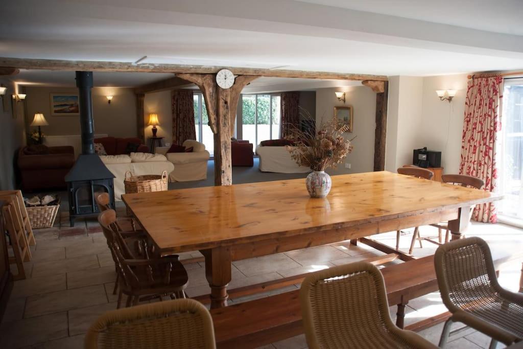 Marshlands House, Sleeps 16 - Country Barn With Hot Tub
