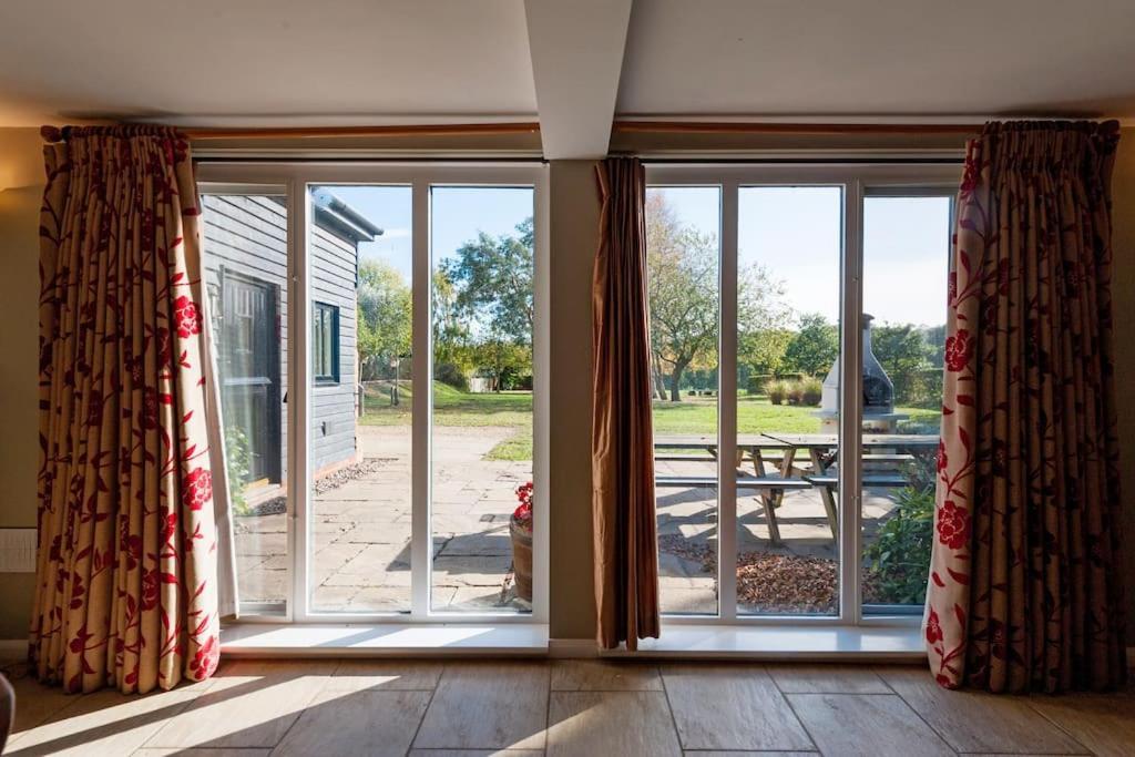 Holiday home Marshlands House, Sleeps 16 - Country Barn With Hot Tub