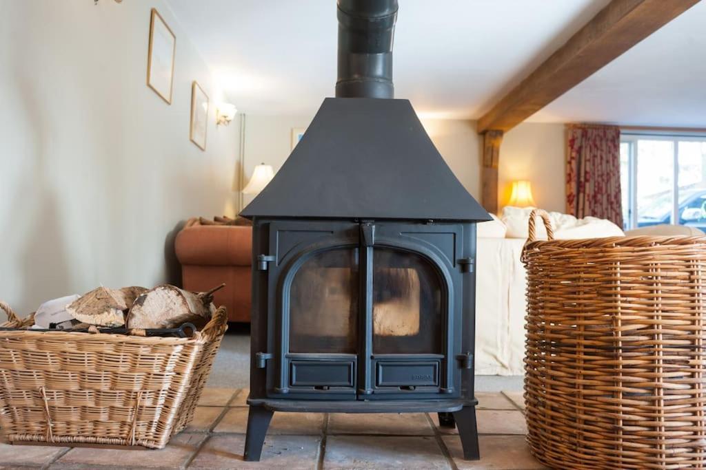 Holiday home Marshlands House, Sleeps 16 - Country Barn With Hot Tub