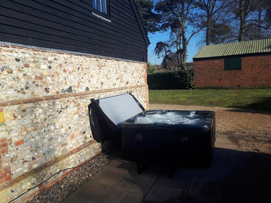 Holiday home Marshlands House, Sleeps 16 - Country Barn With Hot Tub