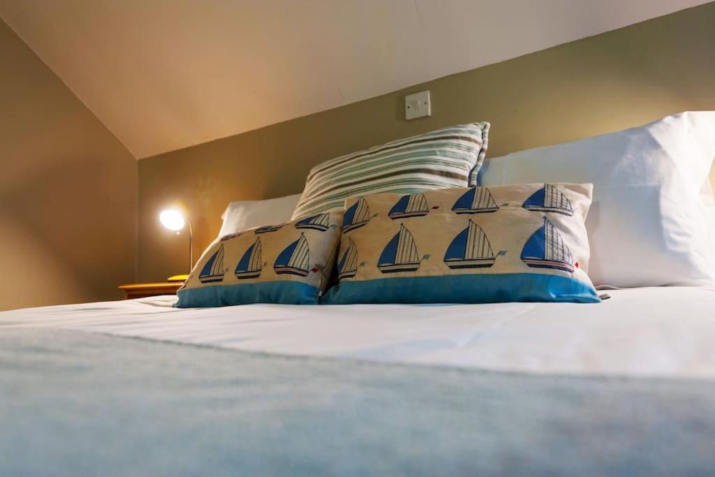 Marshlands House, Sleeps 16 - Country Barn With Hot Tub * Woodbridge