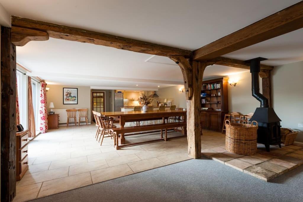 Marshlands House, Sleeps 16 - Country Barn With Hot Tub
