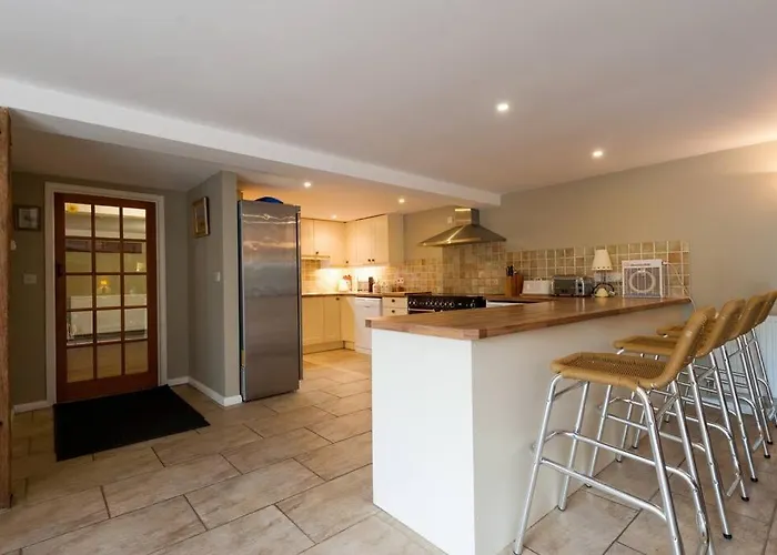 Marshlands House, Sleeps 16 - Country Barn With Hot Tub