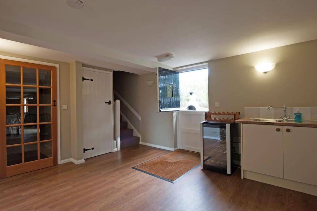 Marshlands House, Sleeps 16 - Country Barn With Hot Tub