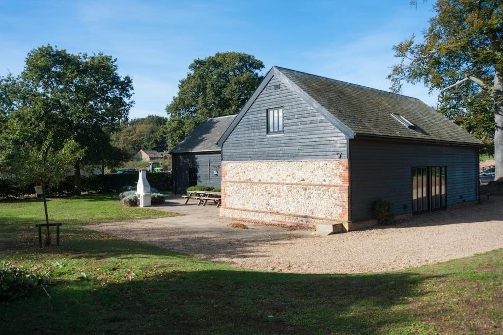 Marshlands House, Sleeps 16 - Country Barn With Hot Tub * Вудбридж