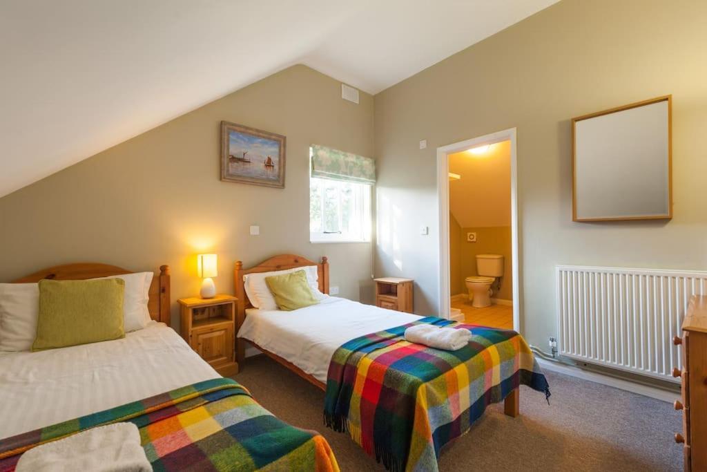 Marshlands House, Sleeps 16 - Country Barn With Hot Tub Дом отдыха
